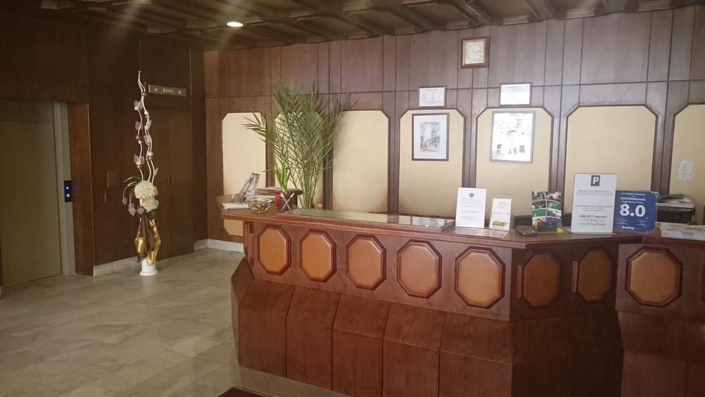 גיור Hotel Konferencia מראה חיצוני תמונה