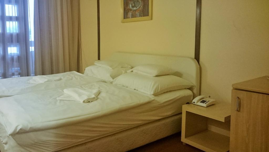 גיור Hotel Konferencia מראה חיצוני תמונה