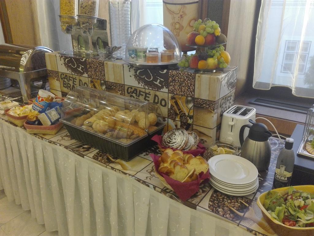 גיור Hotel Konferencia מראה חיצוני תמונה