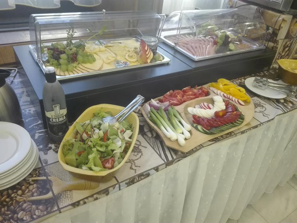 גיור Hotel Konferencia מראה חיצוני תמונה