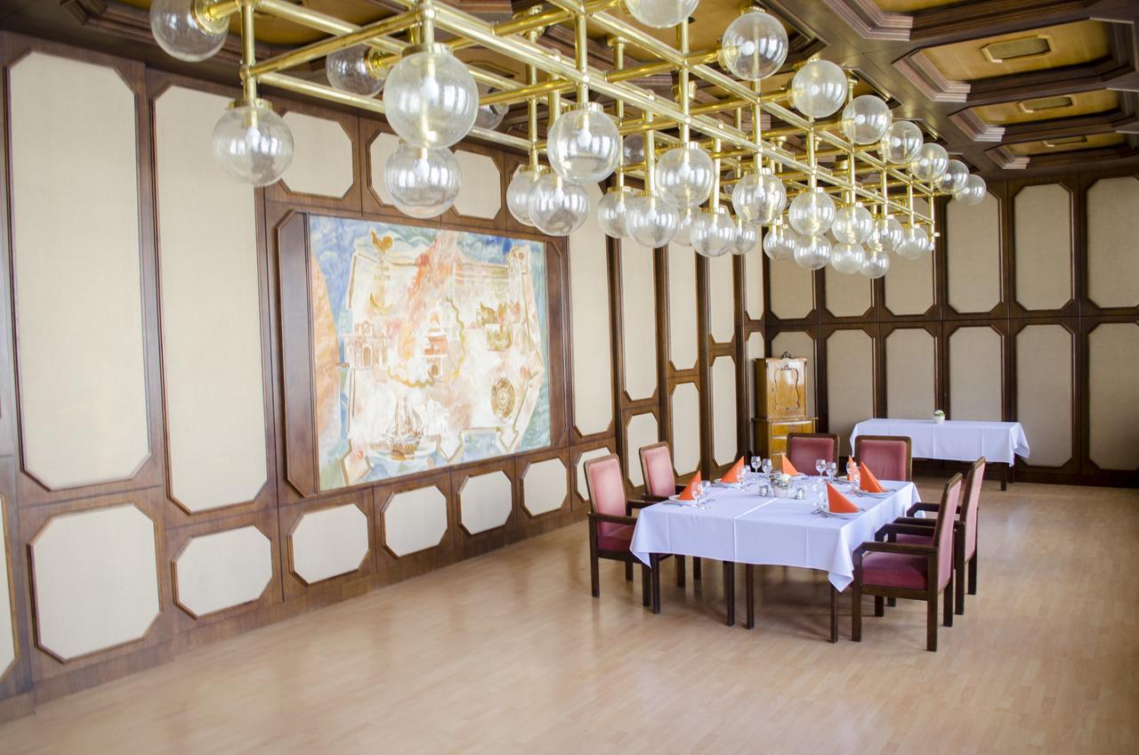 גיור Hotel Konferencia מראה חיצוני תמונה