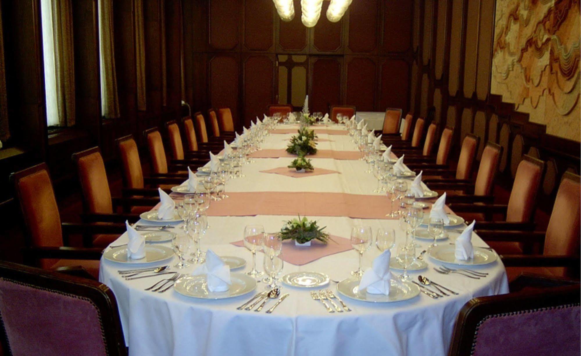 גיור Hotel Konferencia מראה חיצוני תמונה
