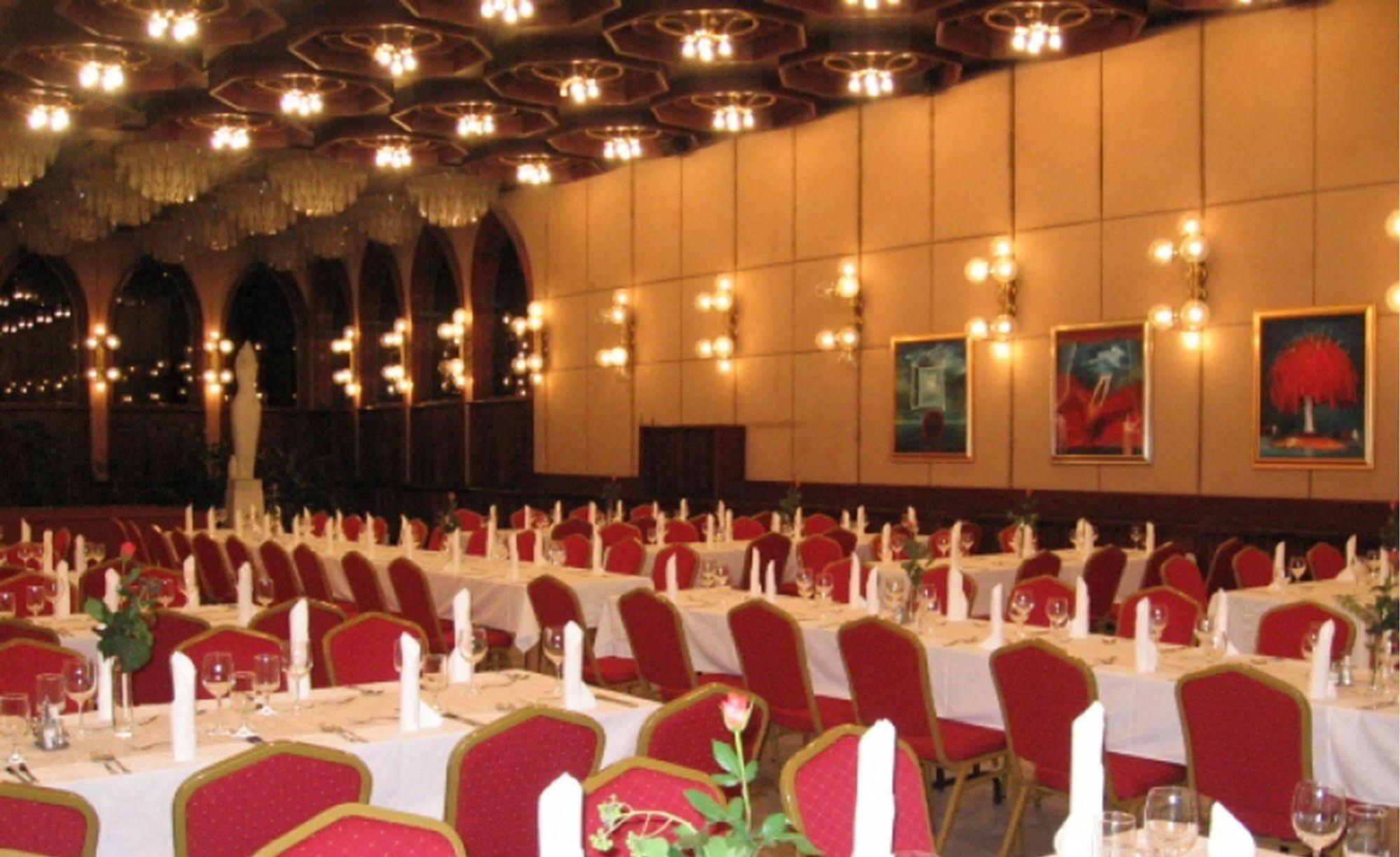 גיור Hotel Konferencia מראה חיצוני תמונה