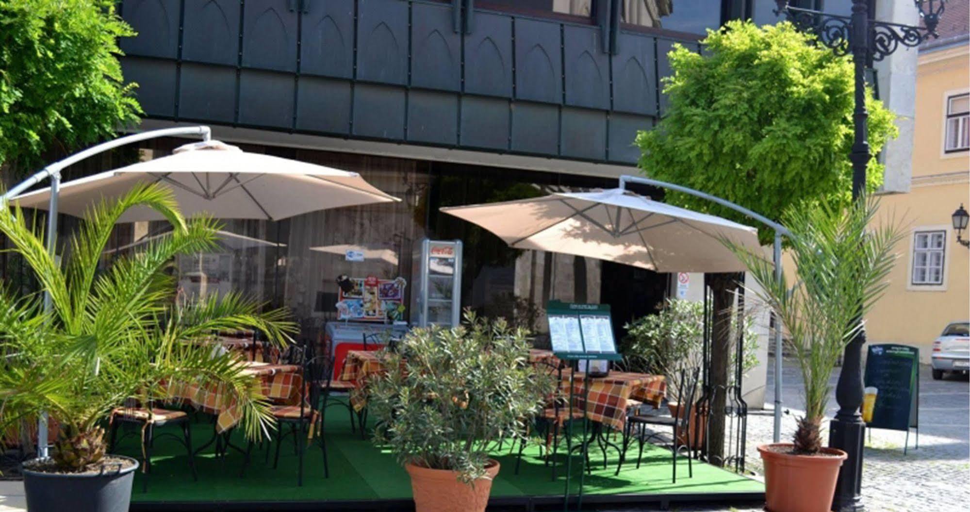 גיור Hotel Konferencia מראה חיצוני תמונה